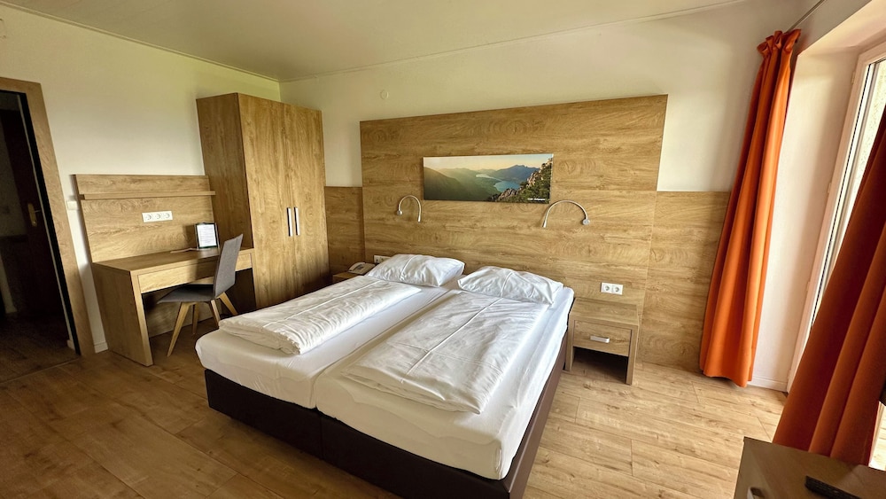 Hotel Schoene Aussicht 15/50