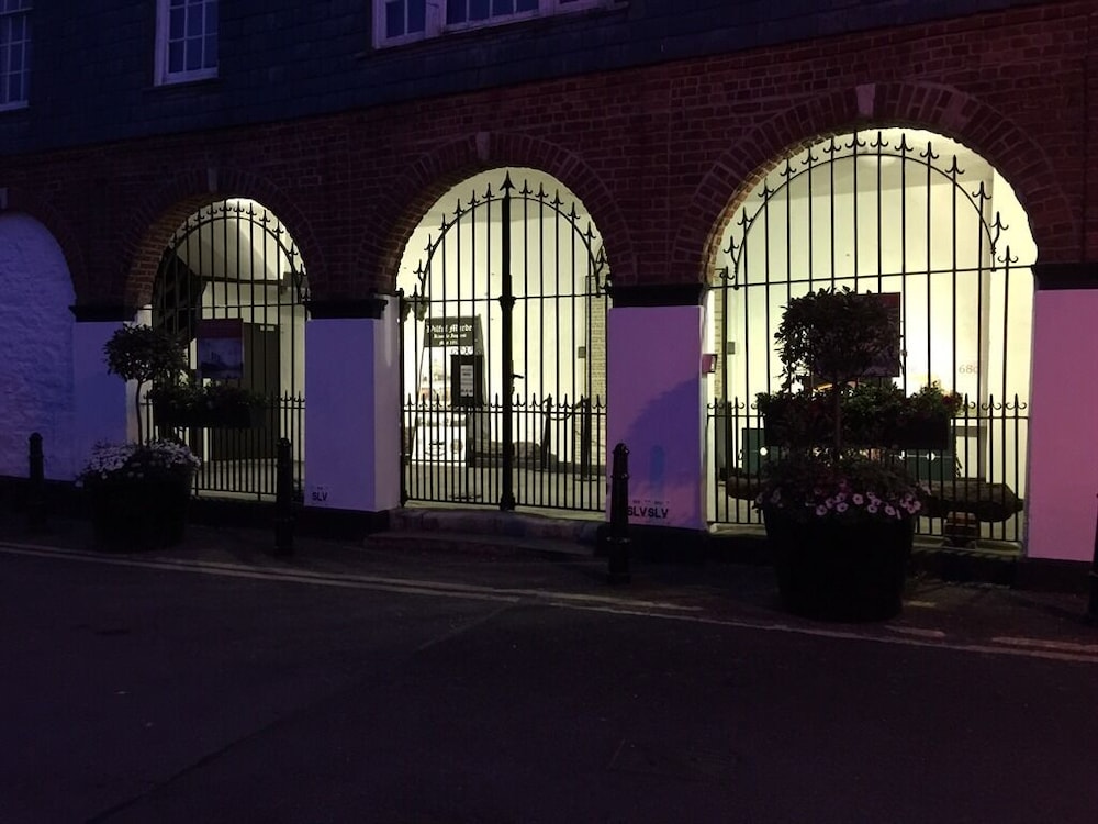 Long Quay House 4/50