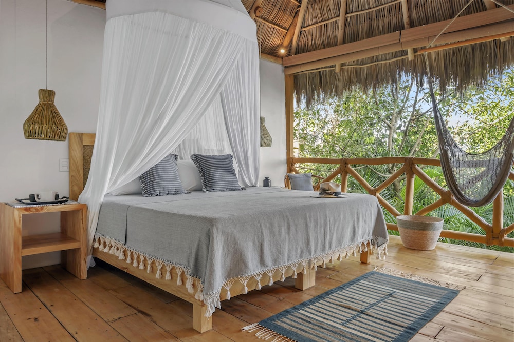 DELUXE, KING BED, OCEAN VIEW