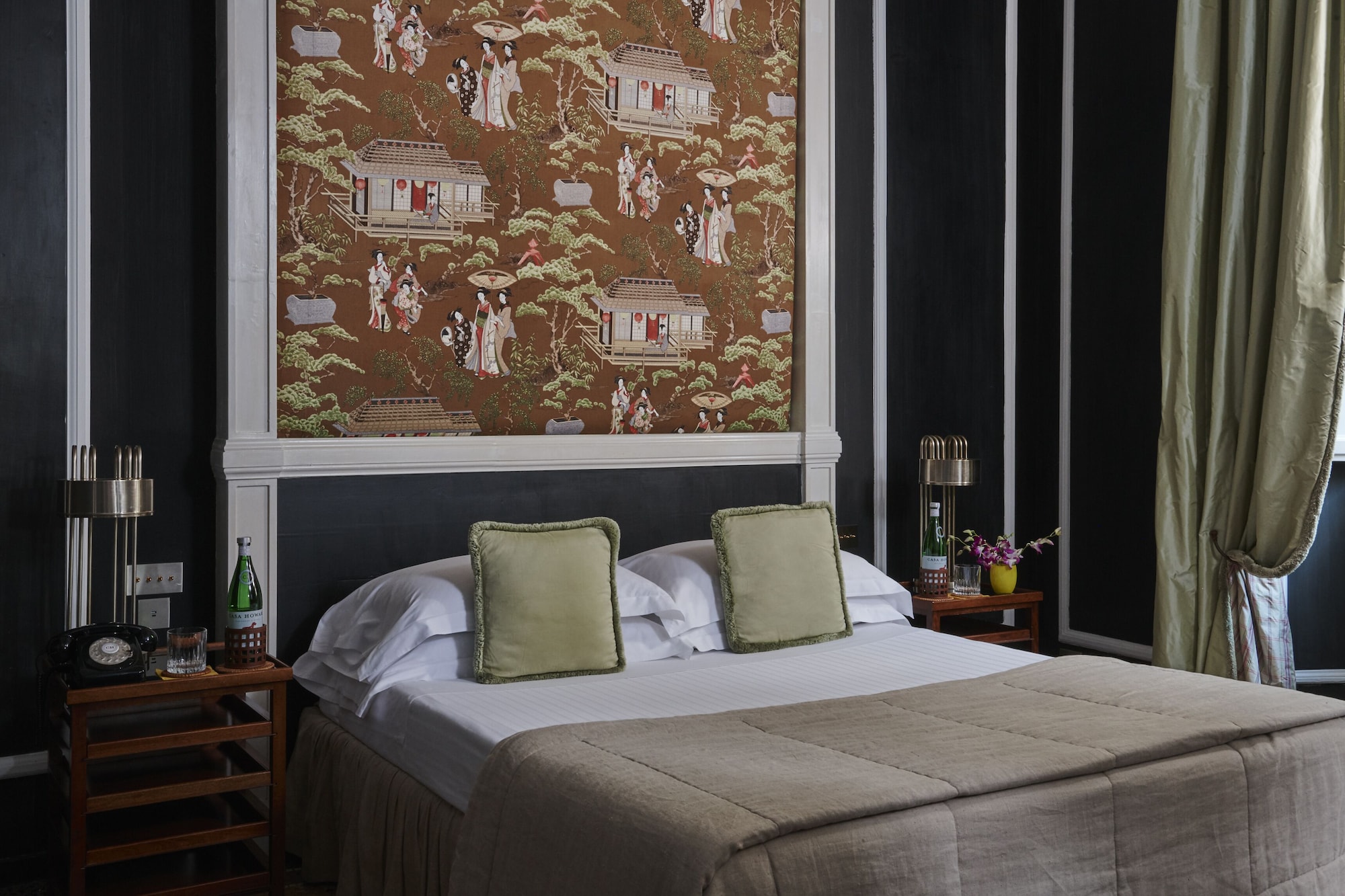 SUITE, 1 DOUBLE AND 1 SINGLE BED