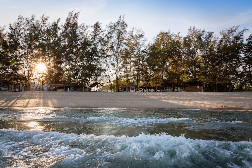 Mumsa Beach Resort & Restaurant 61/66