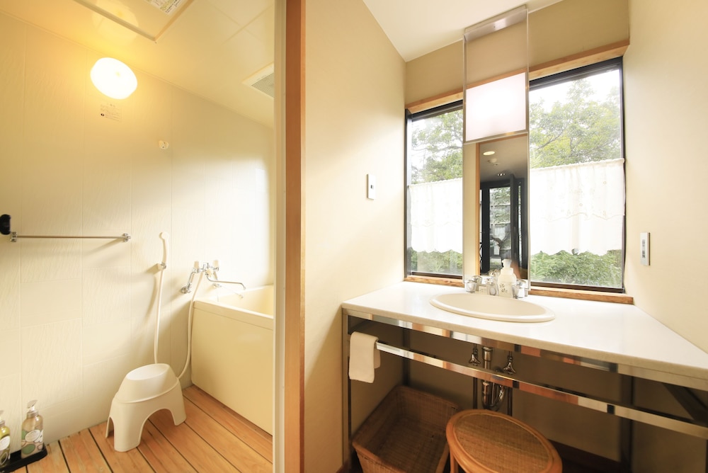 JAPANESE, STANDARD, WITH VIEW, BATHTUB