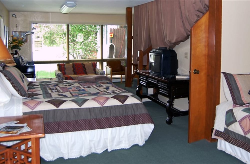 Anchorage Walkabout Town B&B 8/43