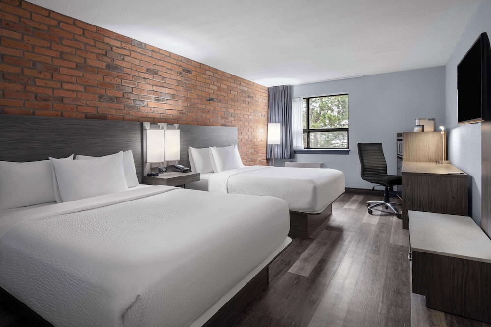 غرفة ديلوكس بسريرين كوين، Travelodge by Wyndham Barrie on Bayfield 3/4