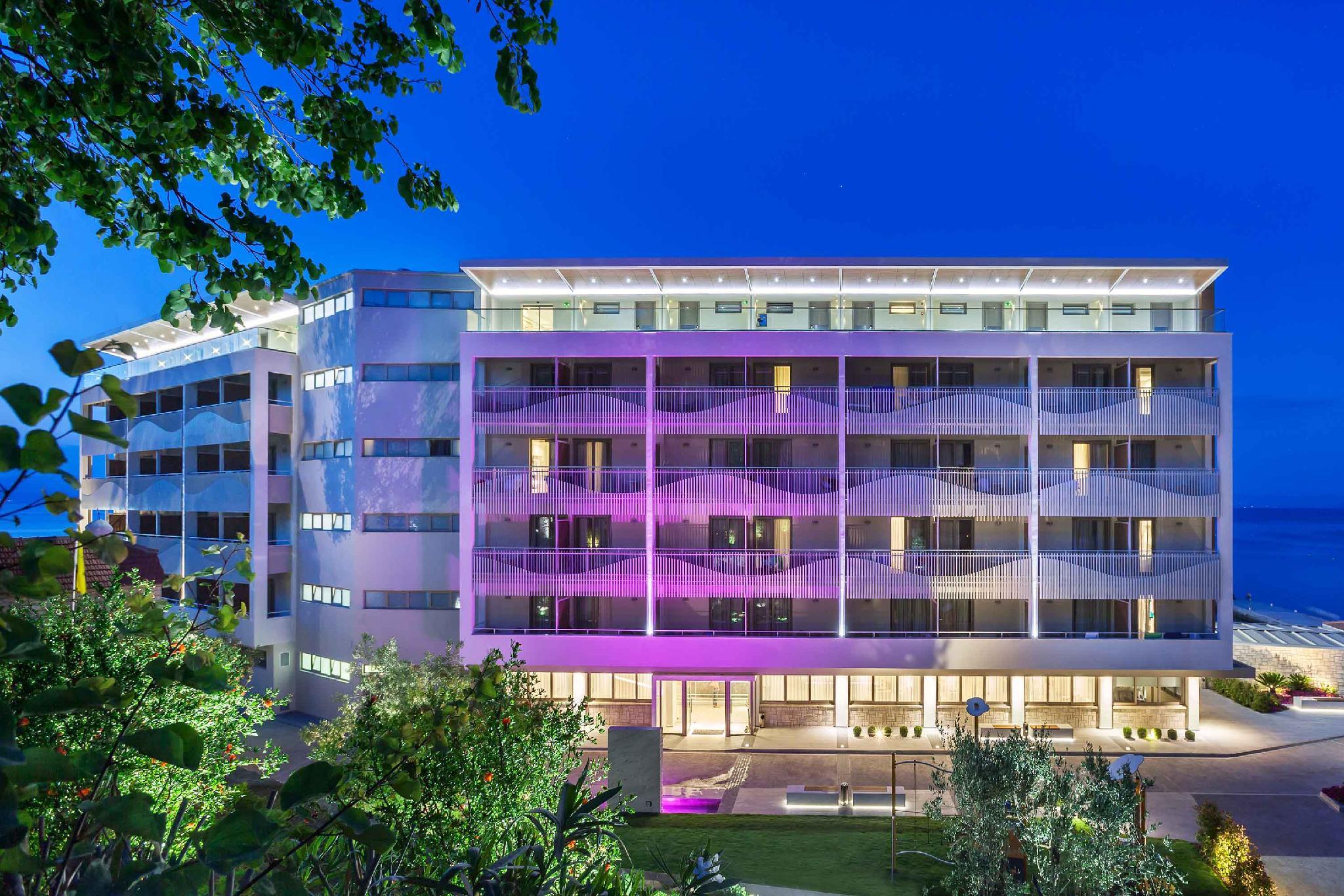 Ammon Zeus Luxury Beach Hotel in KASSANDRA
