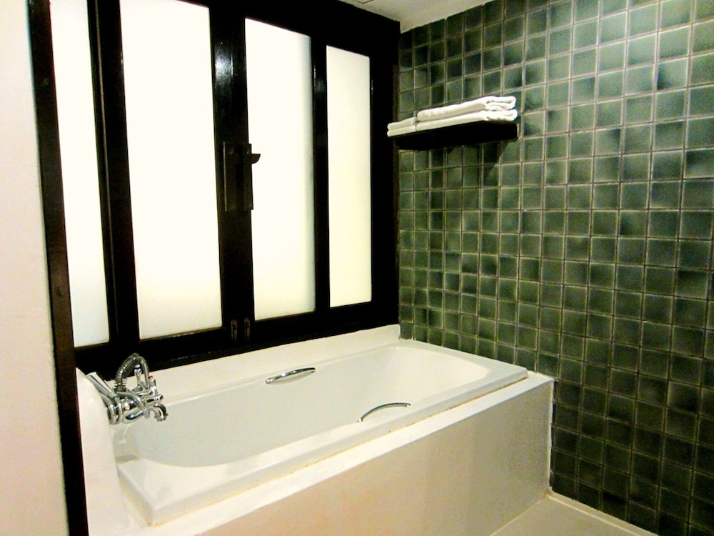 YANTARASRI RESORT 64/67