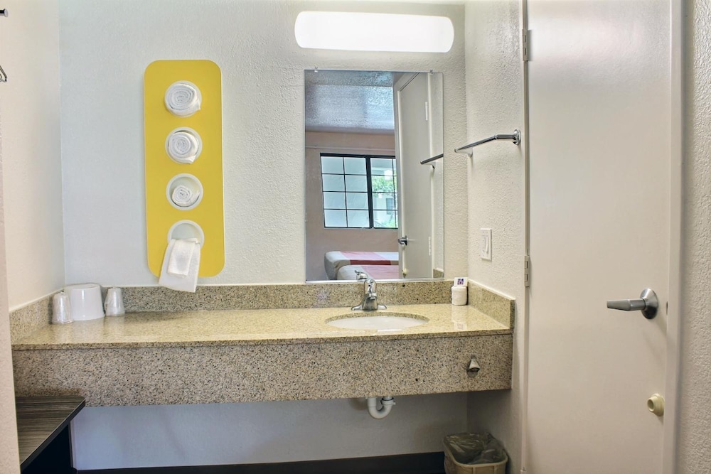 Motel6 San Luis Obispo, CA - South 50/51