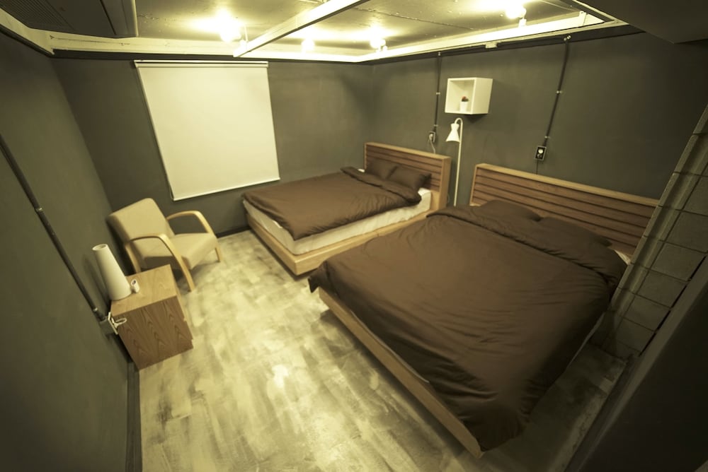 That House - Hostel 20/57