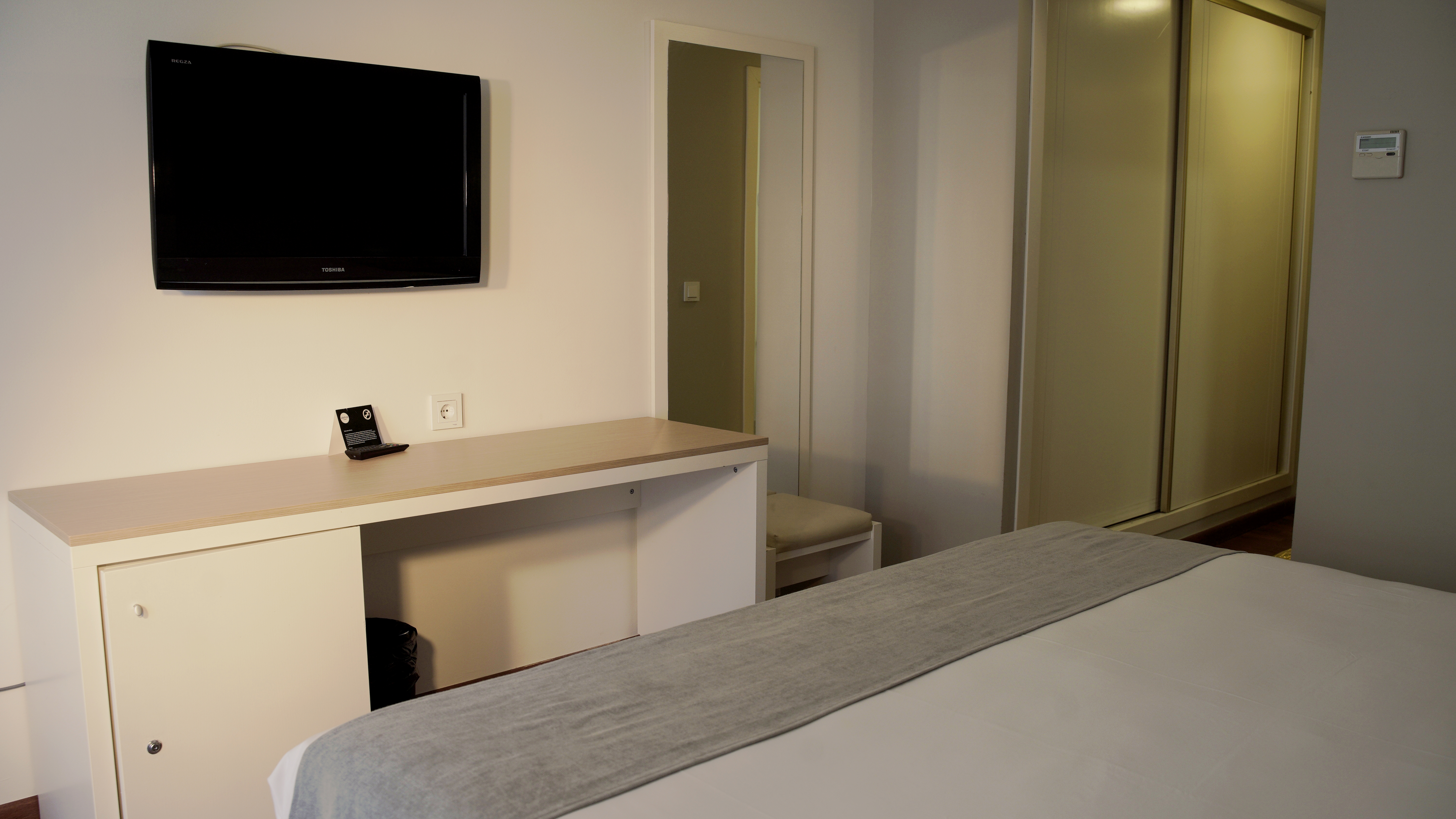 Room, Double or Twin Bed, Lateral Side Sea View