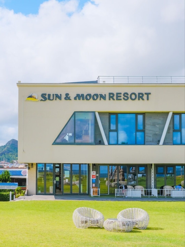 Sun And Moon Resort 2/100