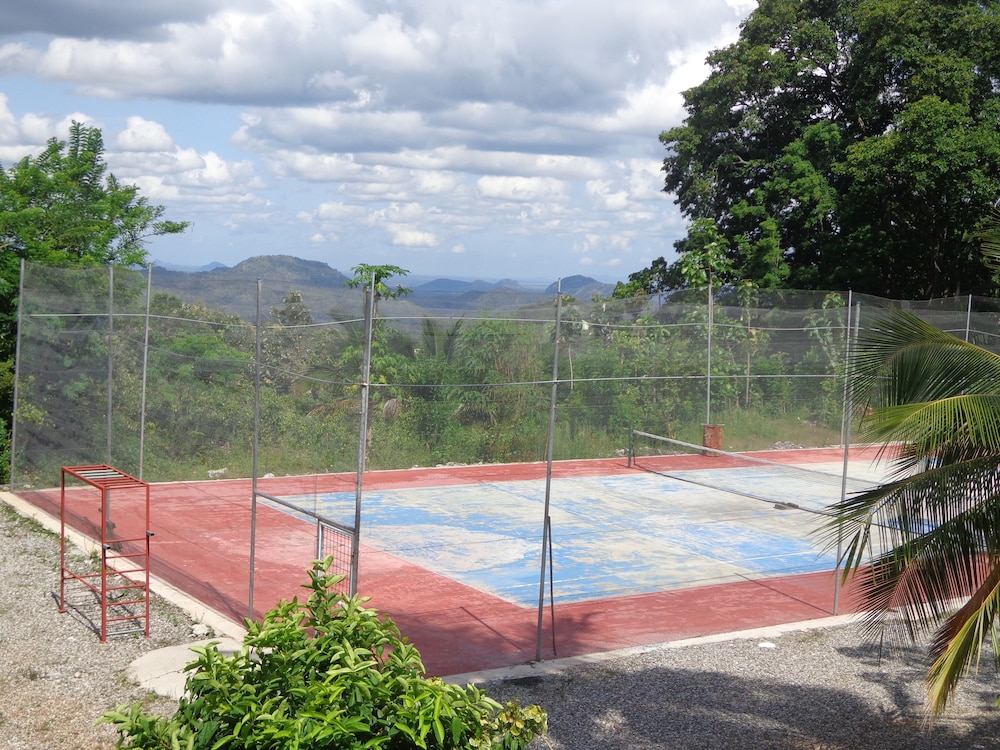 Anura Guest Inn 16/40