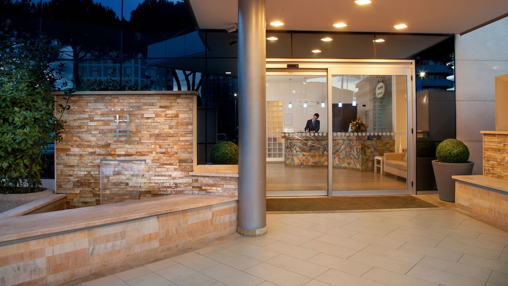 Artis Hotel 33/50