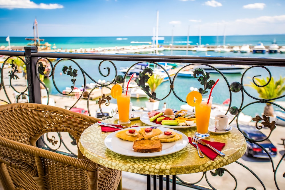 Palace-Marina Dinevi Hotel 36/44