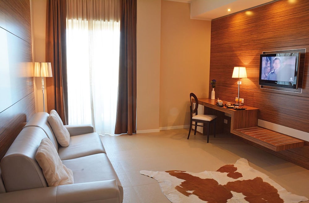 SHotel 27/49