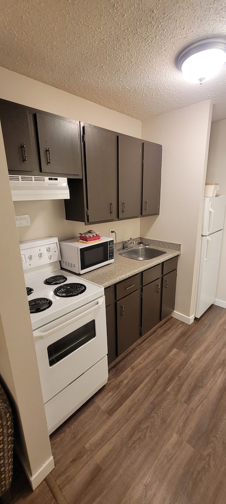 Recreation Inn & Suites 51/63