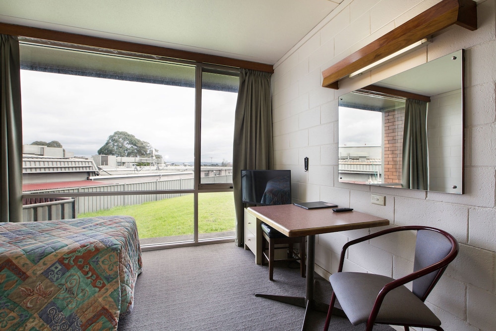 Nightcap at Morwell Hotel 37/50