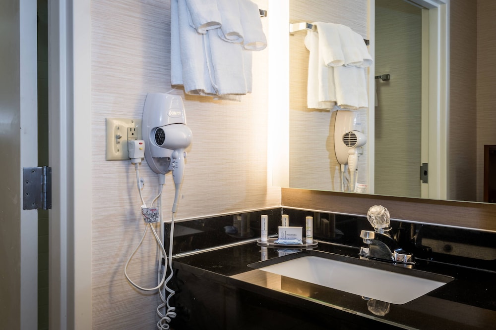 Fairfield Inn By Marriott Savannah I 95 South 16/24