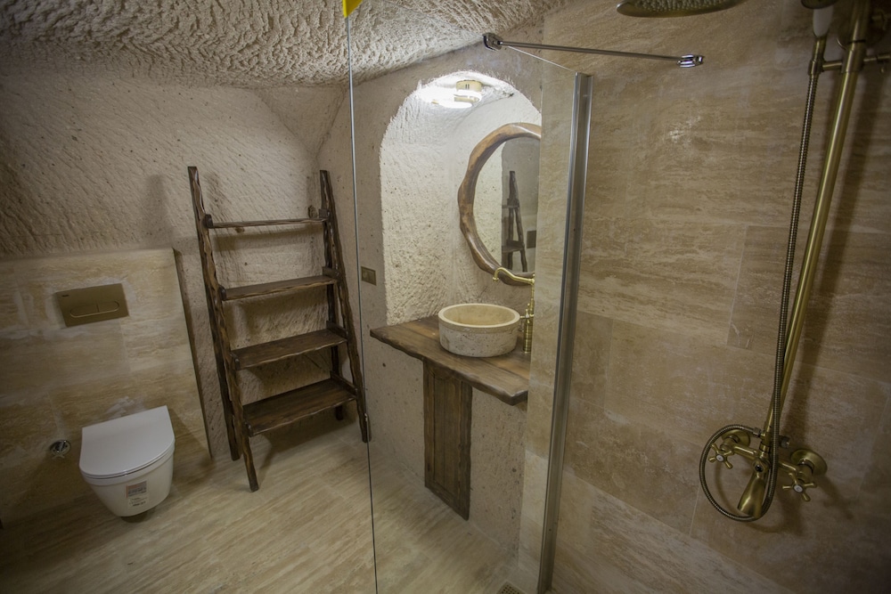 Maks Cave House 49/50
