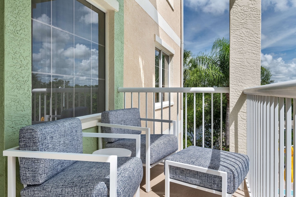 Doubletree Suites By Hilton Naples 44/67