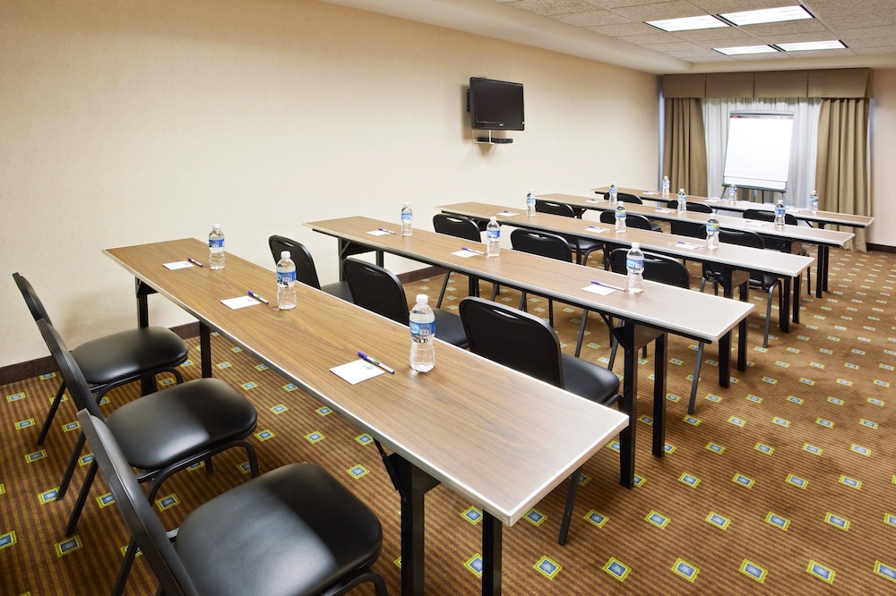 Holiday Inn Express Hotel Suites East Lansing 57/58