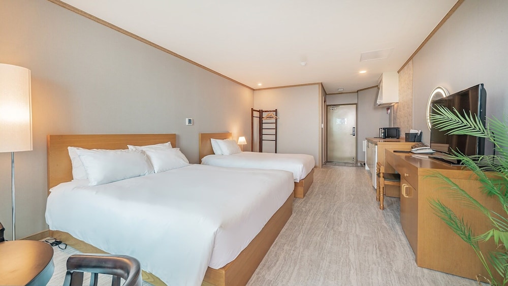 J.View Hotel 11/43