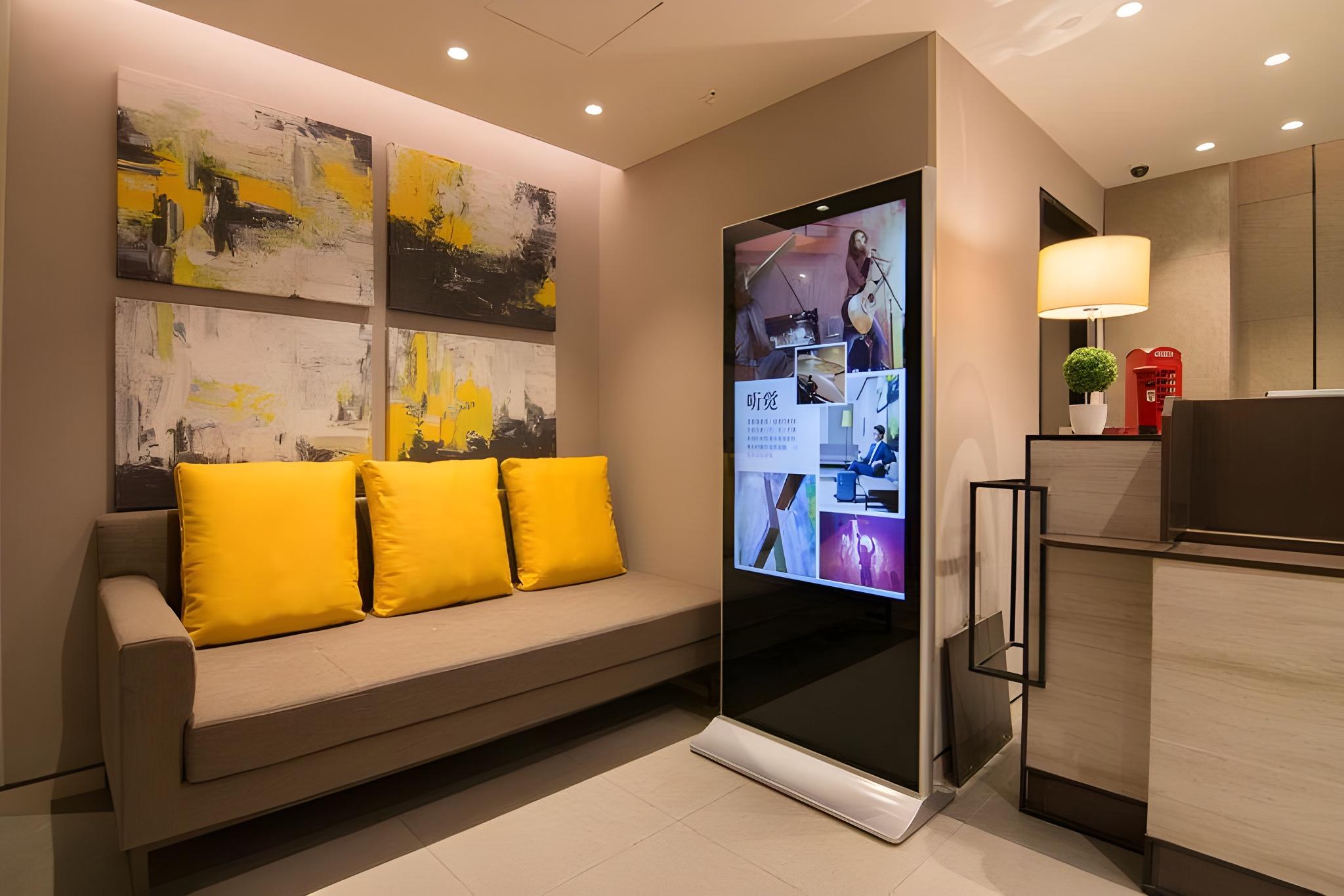 Home Inn Plus (Lanzhou Zhangye Road Xiguan Metro Station) 28/39