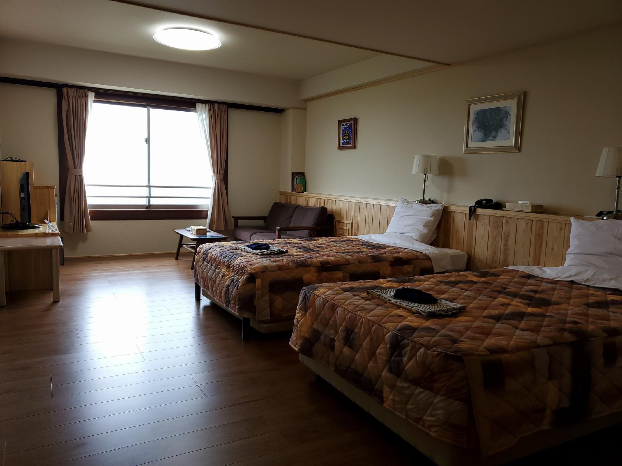 Western, Twin Beds, Mountain View, Ocean View, Night View