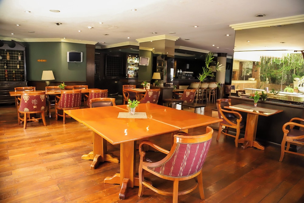 Premier Hill Suites 61/68