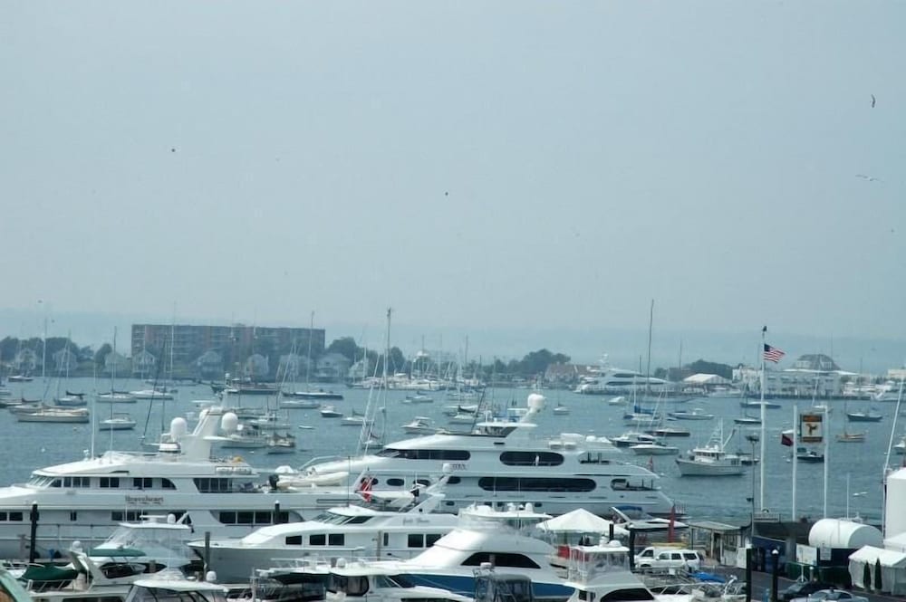 Newport Bay Club and Hotel 41/45