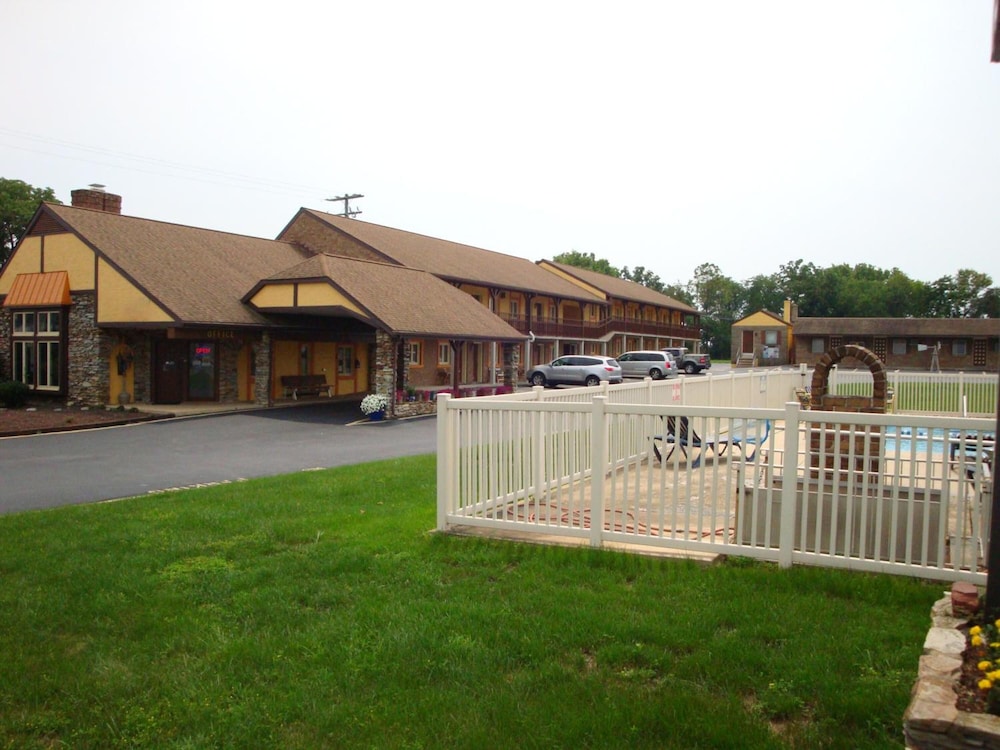 Soudersburg Inn & Suites Lancaster 44/50