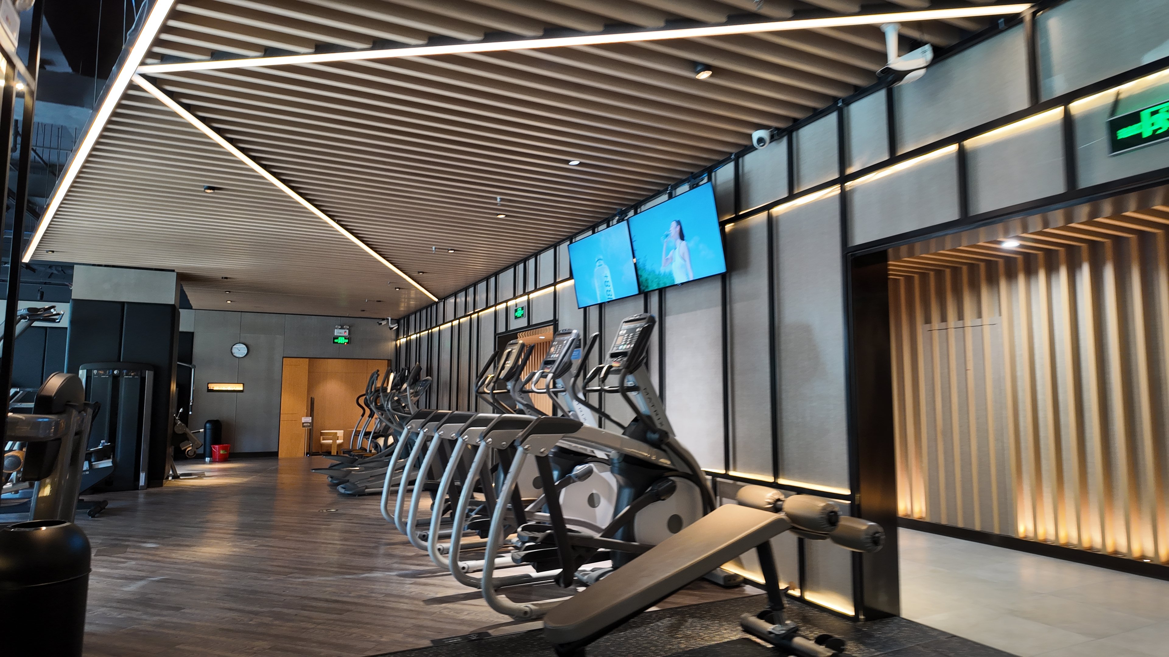Holiday Inn Shanghai Hongqiao 15/30