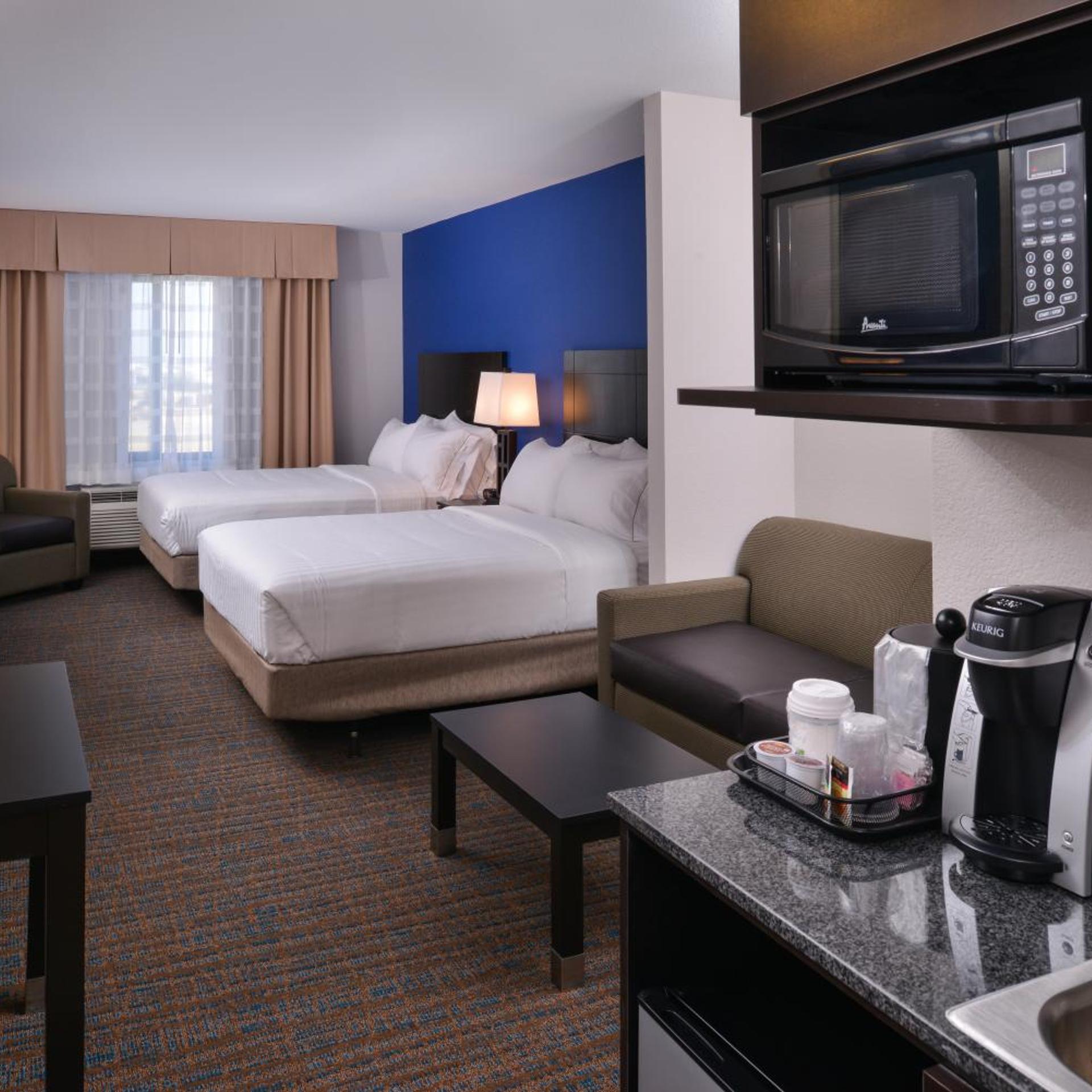 Suite, King Bed, Accessible