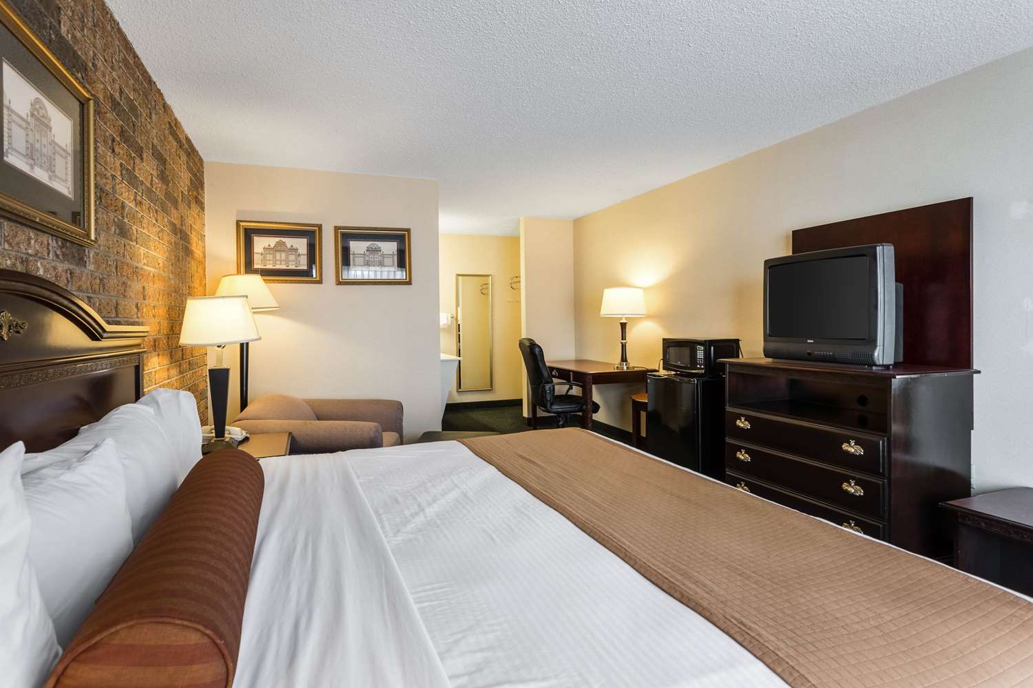 Days Inn by Wyndham Batesville AR 5/13