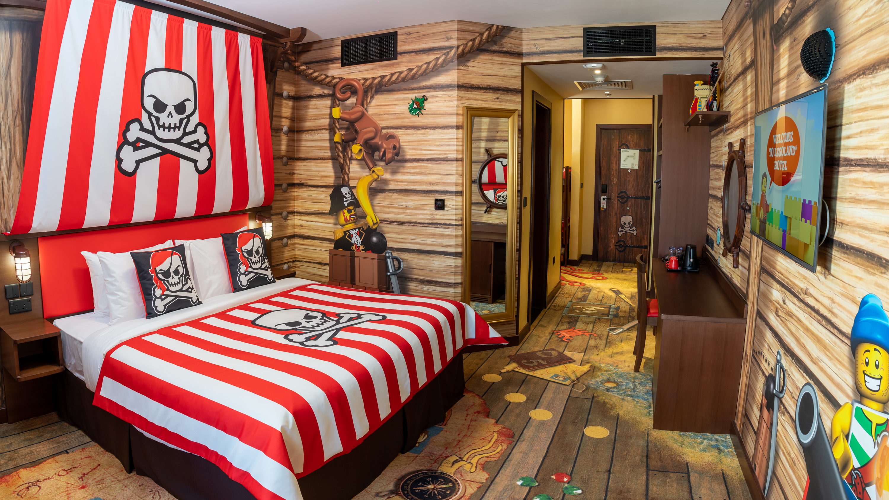 Pirate Fully Themed Room WITH PARK ACCESS