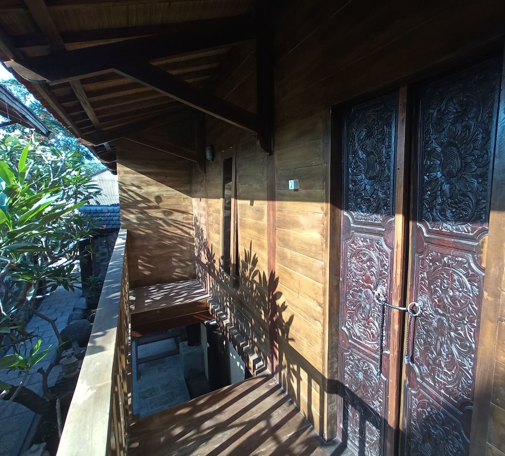 Bale Sasak 23/50