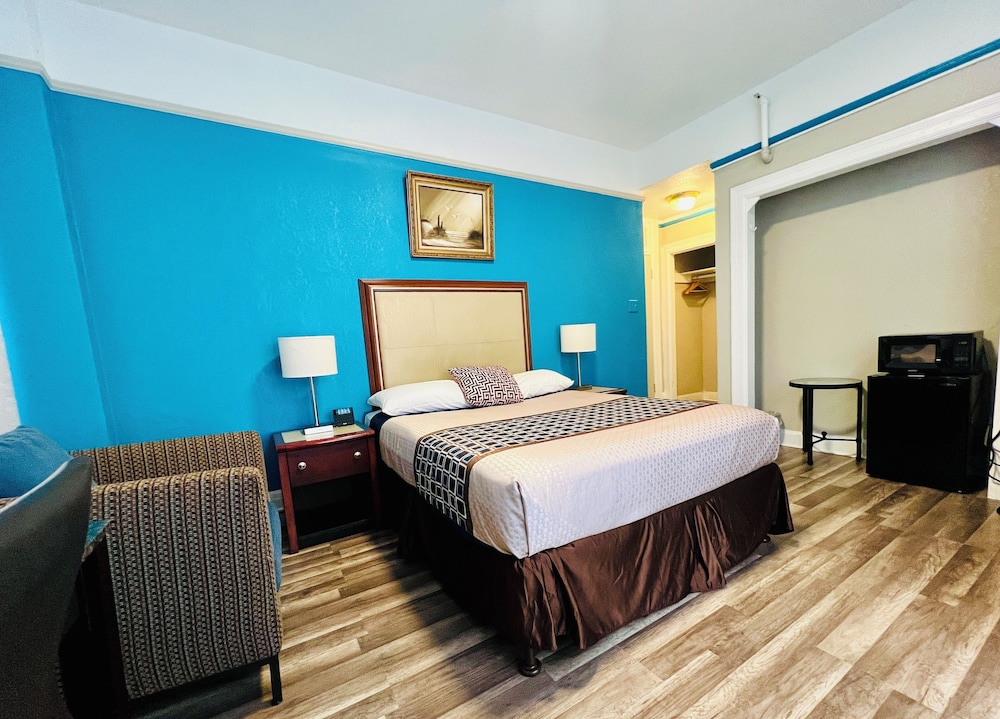 Admiral Hotel 19/56