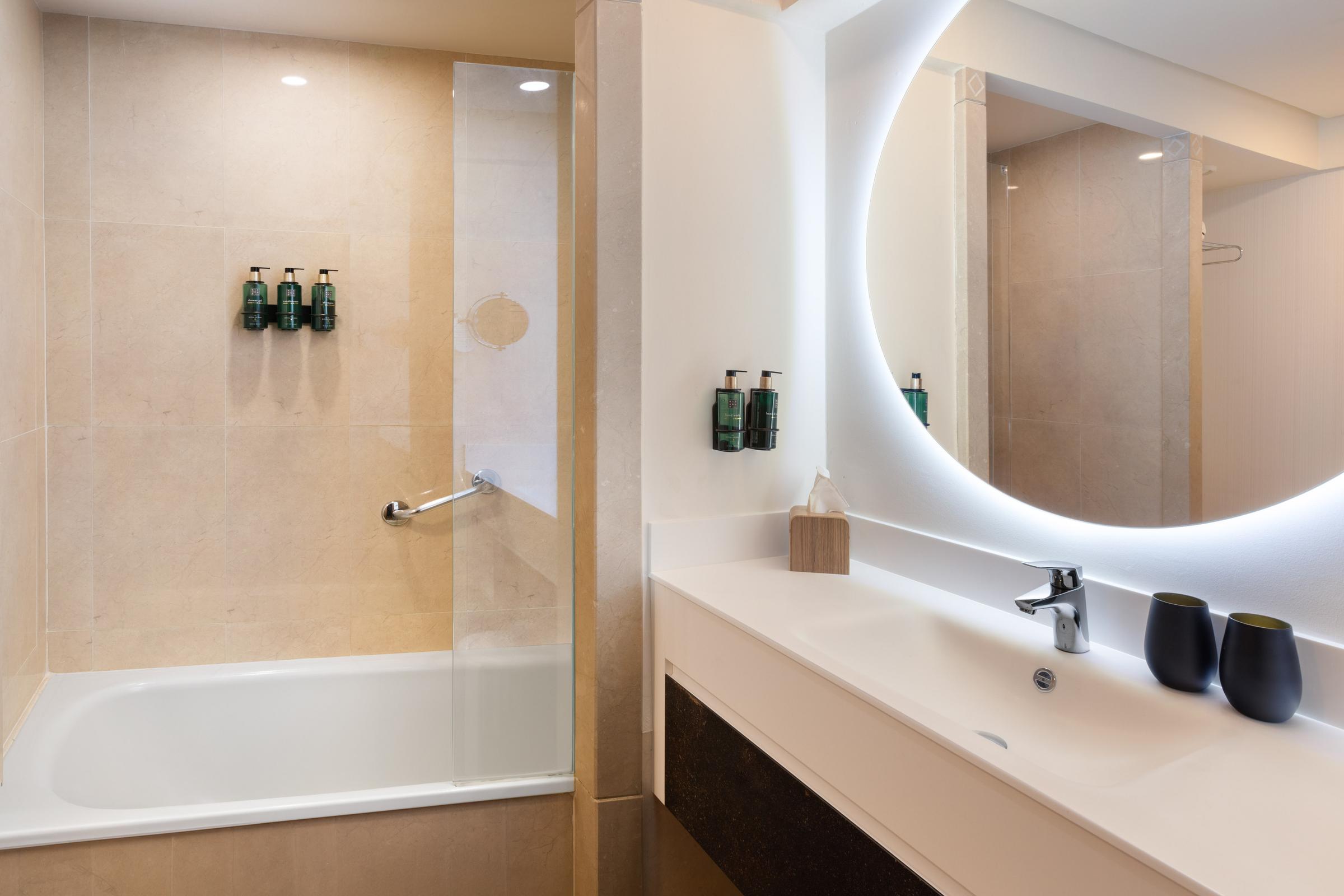غرفة متصلة بريميوم عائلية بإطلالة على البحر، Melia Atlantico Isla Canela 8/10
