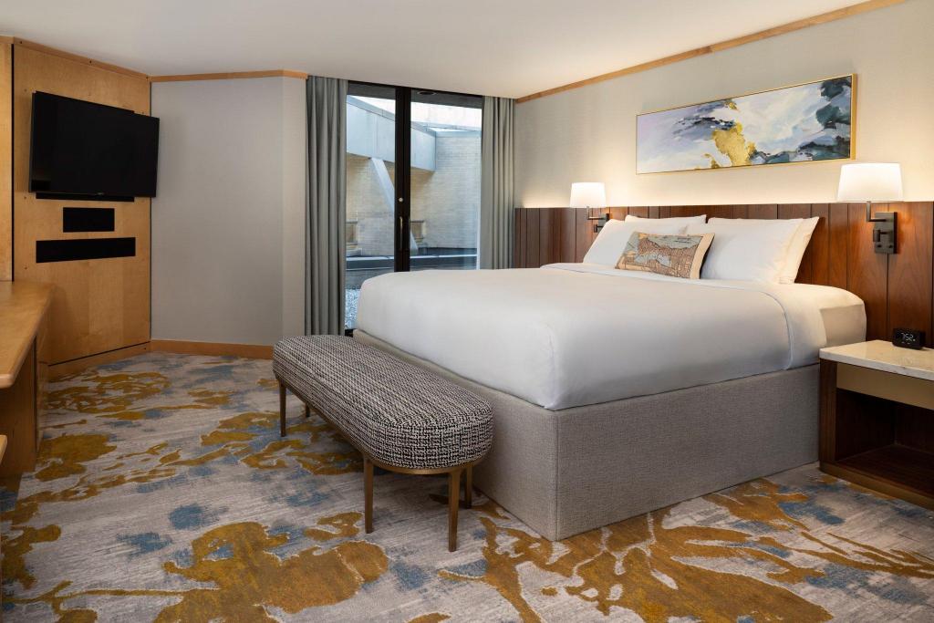 1 Bedroom, Loft, Penthouse Suite, Penthouse, King Bed, City View, Balcony