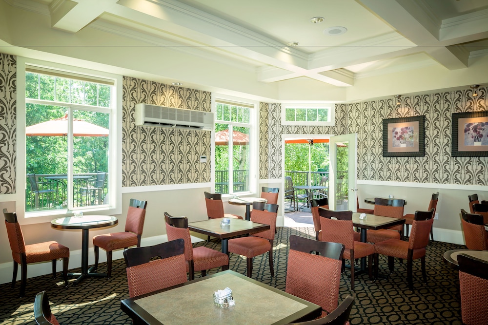 Plaza Inn Suites at Ashland Creek 22/29