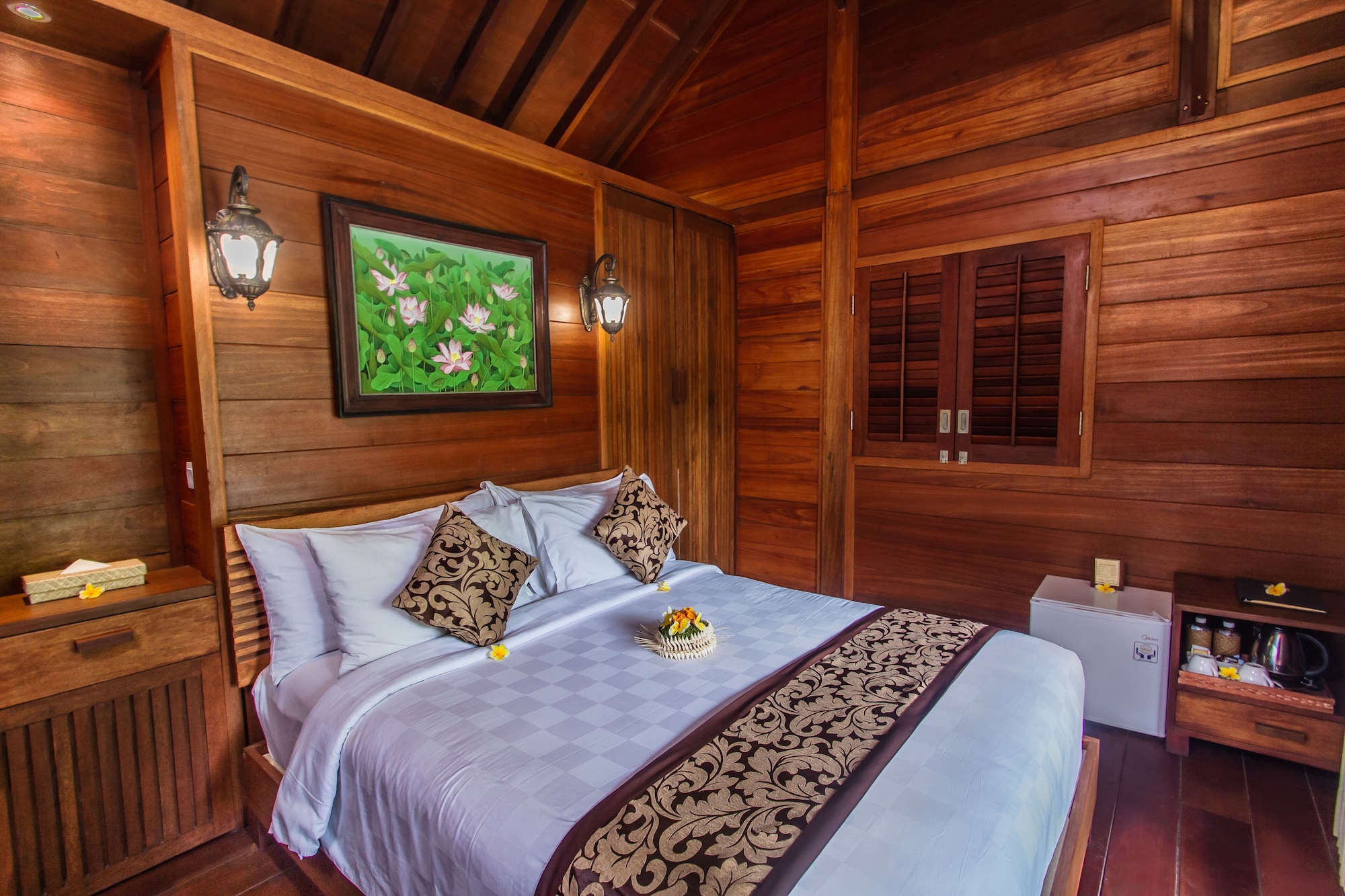 Wooden, King Bed