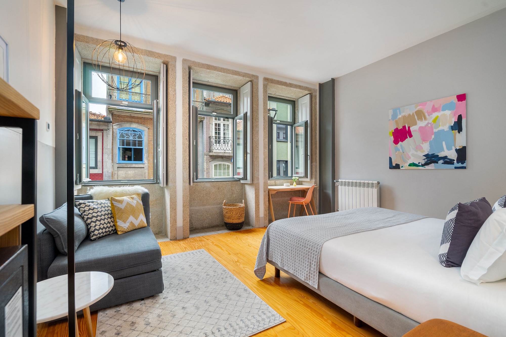 ROOM, KING BED, SOFA