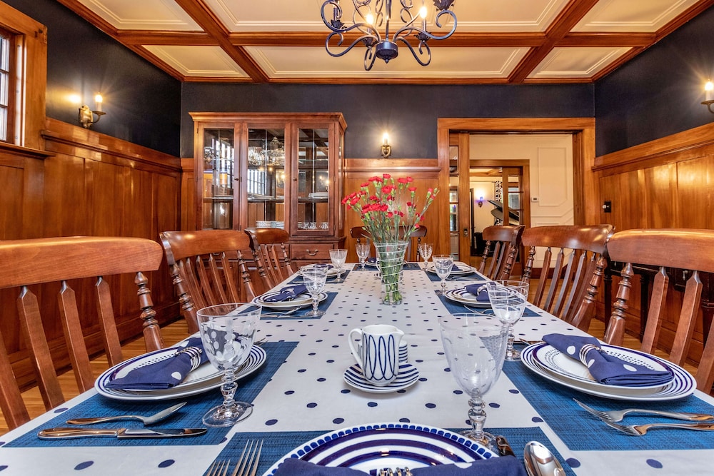 The Butler House Bed and Breakfast 46/50