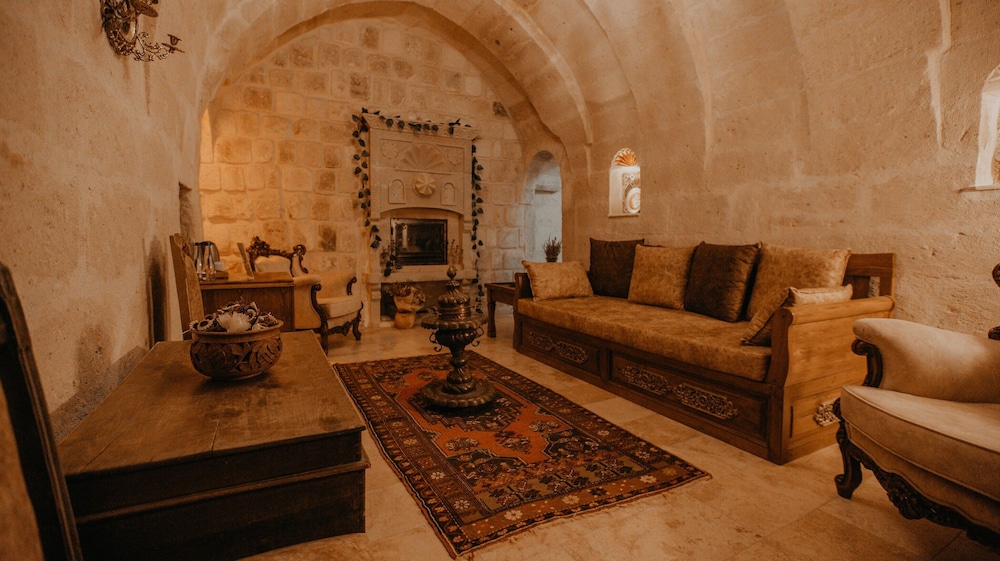 Serenus Cave Suites 34/50