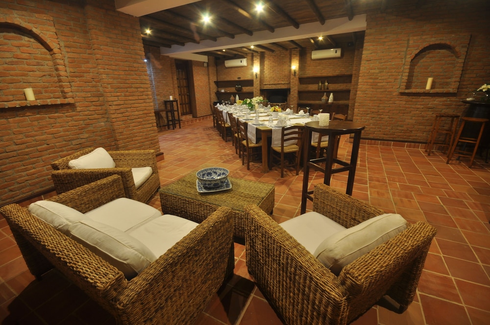 El Vino Hotel Suites 25/50