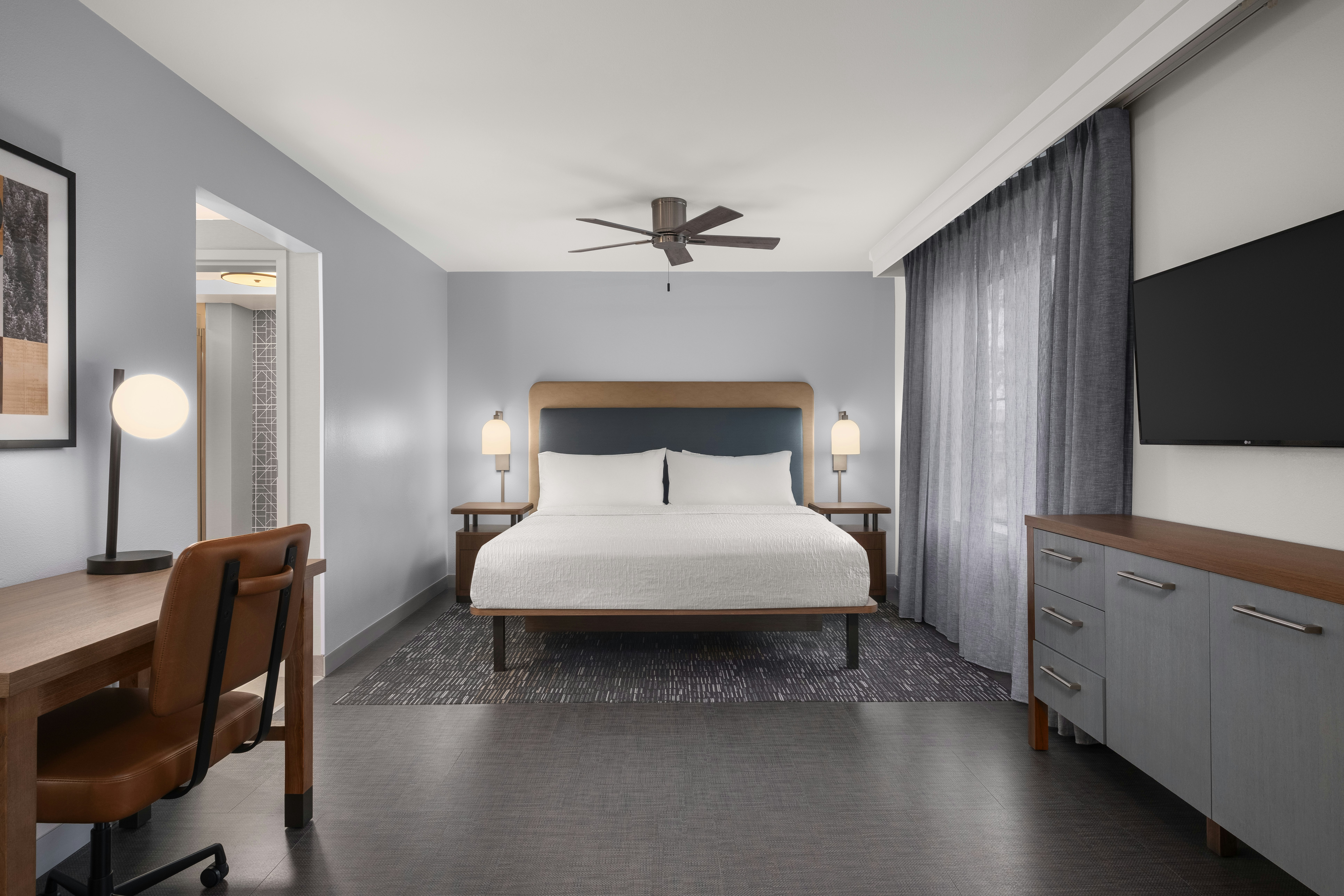 STUDIO, SUITE, KING BED