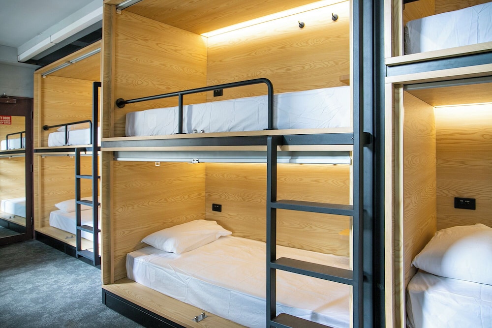 CAPSULE, FEMALE ONLY, BUNK BED