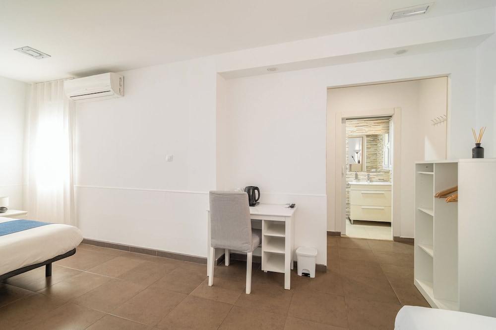 Laramond Barcelona Rooms 37/58