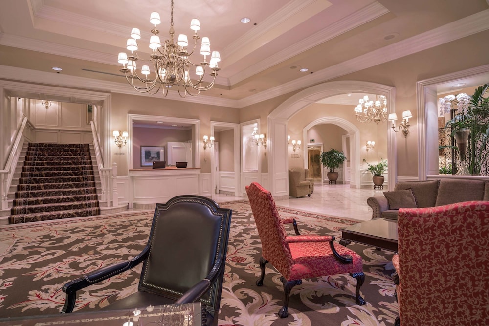 La Grande Residence at the Sutton Place Hotel 44/45