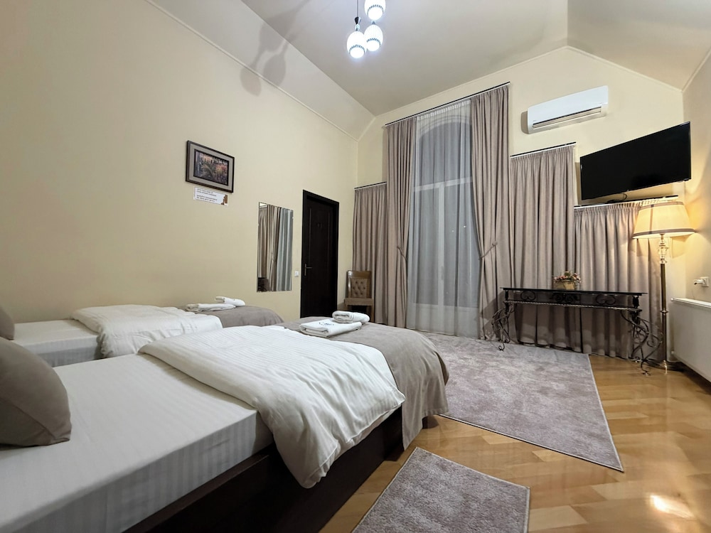 ROOM, DOUBLE BED, CITY VIEW, BALCONY