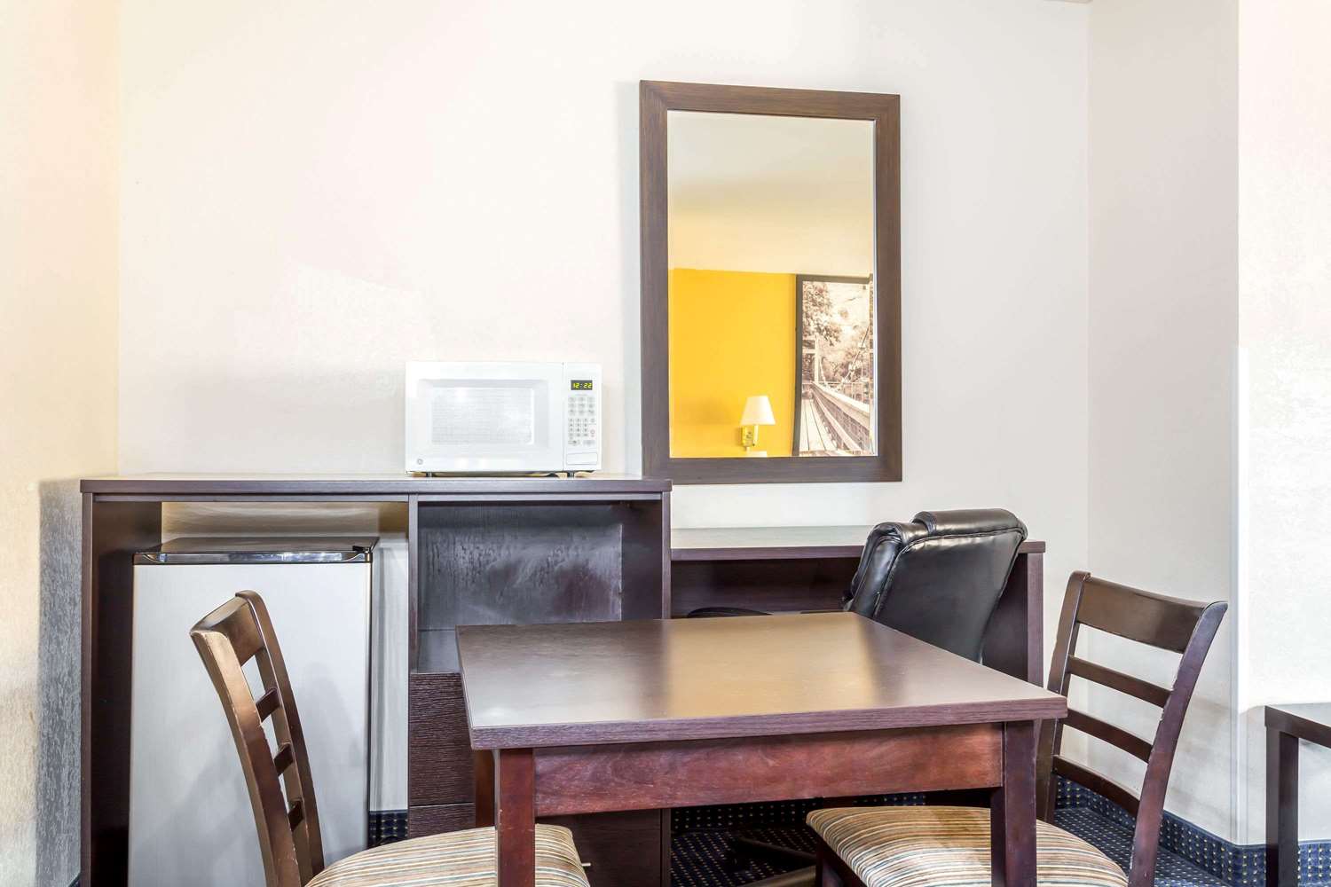 Super 8 By Wyndham Phoenix/Mesa/Gilbert Road 4/26